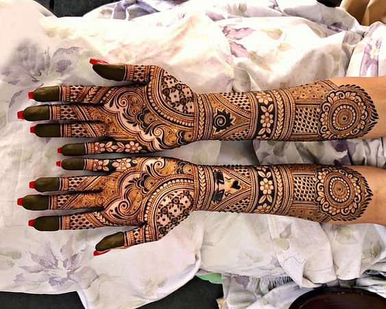 Mirror Image Mehendi Design : Masterclass