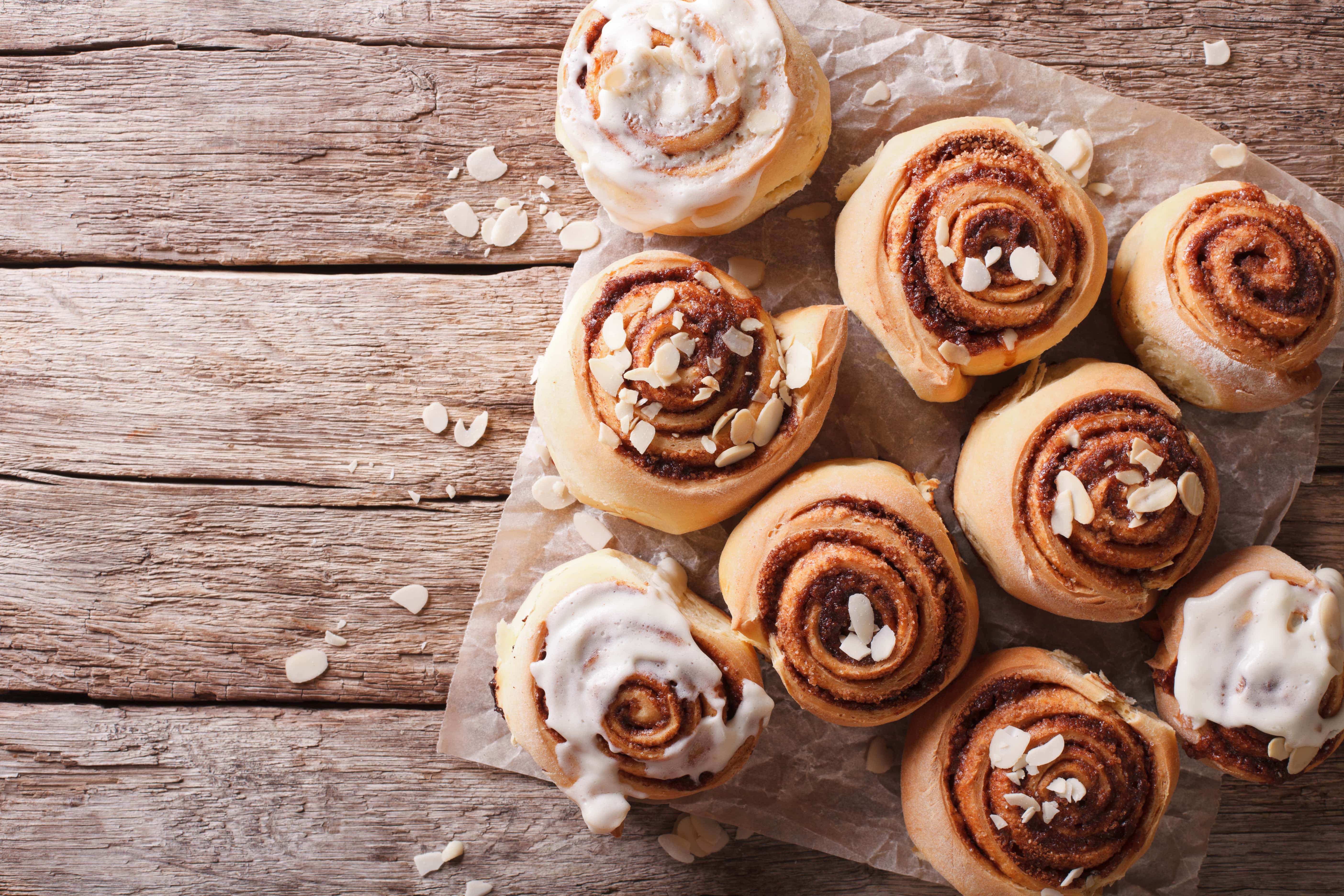 Cinnamon Rolls Making